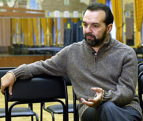 Parliamentary candidate Viktor Shenderovich speaks during pre-election meeting in Moscow, Monday, Nov. 28, 2005. (Photo | AP)
