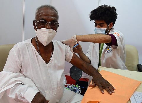 A health worker administers booster dose to a beneficiary in Bengaluru. (Photo| Shriram B N, EPS)