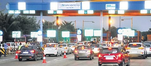 A long queue of vehicles at Pantangi Toll Plaza