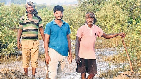 Soumya Ranjan Biswal (centre)