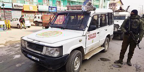 Police personnel patrol while announcing complete restrictions on non-essential movements during the weekend lockdown in Srinagar. (Photo| PTI)