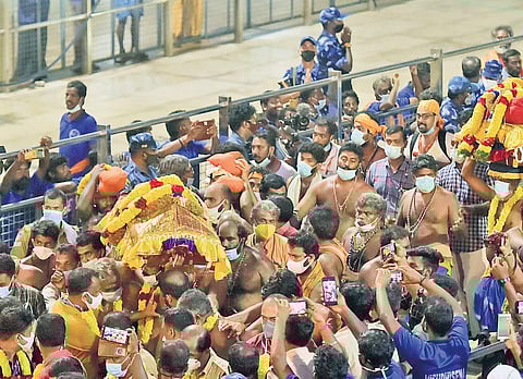 The procession carrying Thiruvabharanam, the golden ornaments to be adorned on idol of Lord Ayyappa, at Lower Thirumuttam on Friday | Shaji vettipuram