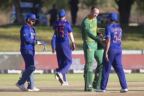 South African batsman Rassie van Der Dussen thanks members of the Indian cricket team after South Africa won the second ODI match by seven wickets in Paarl. (Photo | AP)
