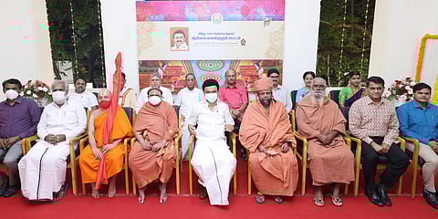 Tamil Nadu CM MK Stalin with the members of the advisory committee for the HR and CE Department. (Photo| EPS)