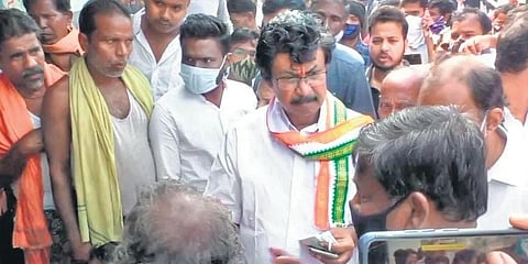 Congress delegation led by A Chellakumar interacting with villagers in Dhinkia. (Photo | EPS)