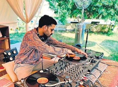 Nishant Mittal playing at a gig