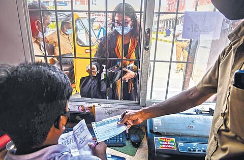 A women booking autorickshaw at a pre-paid auto stand outside Chennai Central Railway Station on Sunday | DEBADATTA MALLICK