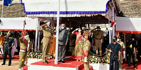 Governor Arif Mohammed Khan unfurls the national flag at Central stadium in Thiruvananthapuram on the republic day celebrations. (Photo | EPS)