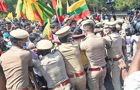 Tamizhaga Vazhvurimai Katchi stages a protest in front of the RBI office on Thursday | Ashwin Prasath