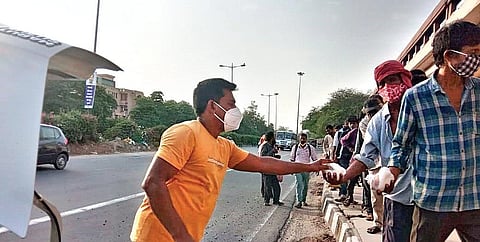 The volunteers distributing packaged meals to daily-wage workers in various areas of North Delhi.