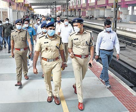 Police inspect the Thiruvanmiyur MRTS in Chennai on Monday | P Jawahar