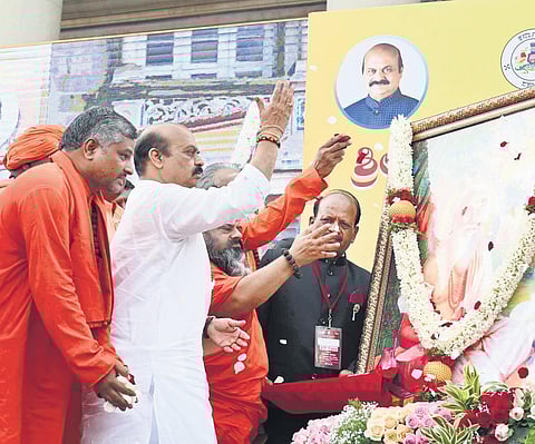 Chief Minister Basavaraj Bommai and seers celebrate Valmiki Jayanti at Vidhana Soudha in Bengaluru on Sunday | Shashidhar Byrappa