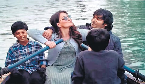 Elli AvrRam with Dhnusk in the film 'Naane Varuvean'