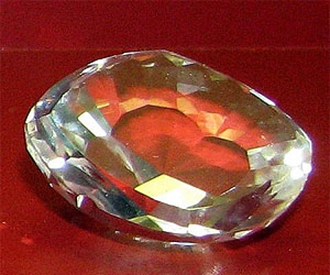 A glass replica of the famous Kohinoor. (Iimage reproduced under Wikimedia Commons licence)