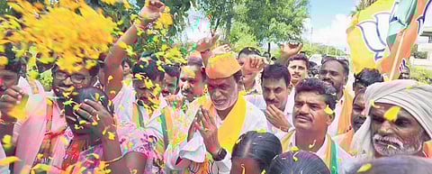 Rajya Sabha member K Laxman campaigns for BJP candidate Komatireddy Rajagopal Reddy in Munugode on Sunday. (Photo | Express)