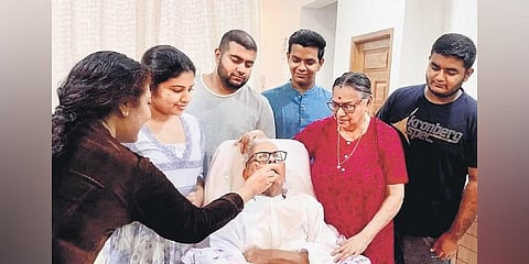 Veteran CPM leader V S Achuthanandan celebrating his 99th birthday at his home at Barton Hill, Thiruvananthapuram, with wife K Vasumathi, daughter-in-law Dr Rajni, daughter Dr Asha, son-in-law Thangar