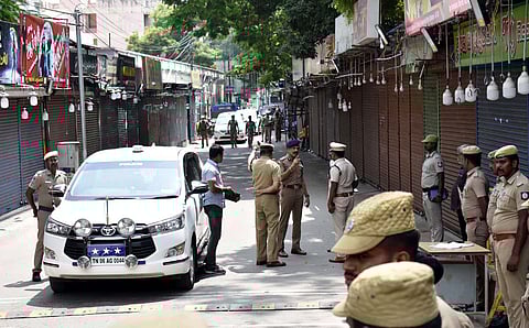 DGP Sylendra Babu inspected the spot where the car blast incident held at Esawaran Kovil street in Coimbatore on Sunday. (Photo | S Senbagapandiyan, EPS)