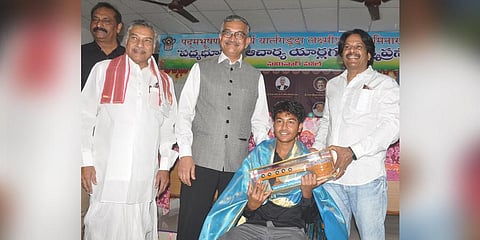 AP High Court Judge DVVSS Somayajulu, MP MVV Satyanarayana, Yarlagadda Lakshmi Prasad felicitate Darsh Abhinay in Vizag. (Photo | G Satyanarayana, EPS)
