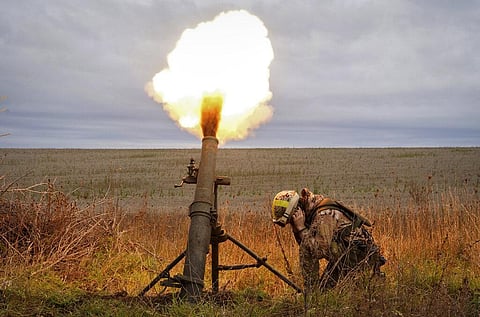 Ukrainian National guard soldiers fire at Russian positions with a mortar near Kharkiv, Ukraine, Oct. 25, 2022. (Photo|AP)