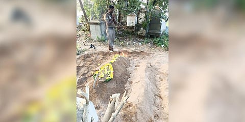 Police perform last rites of Ramesh as per Hindu traditions. (Photo | Special arrangement)
