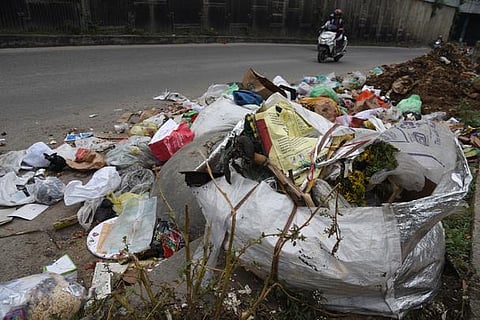 Garbage dumped on the roadside in Bengaluru on Friday | VINOD KUMAR T