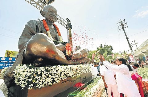 Chief Minister K Chandrasekhar Rao pays floral tributes to the statue of Mahatma Gandhi after unveiling it on the Gandhi Hospital premises
