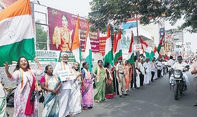 The social-harmony human chain organised by UPA in Pondicherry | E Gokul