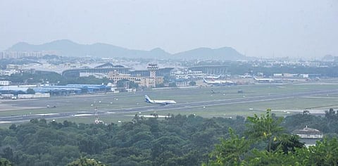 Fog descended on Chennai airport after rains | Martin Louis