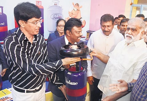 Minister I Periyasamy and civil supplies secretary J Radhakrishnan during the launch of 2kg and 5kg LPG cylinders at Teynampet in Chennai on Thursday | R Satish Babu