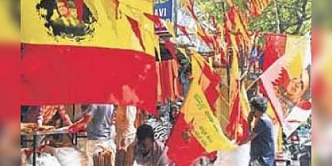 Kannada flags go on sale, on the eve of Kannada Rajyotsava, in Bengaluru on Monday | Shashidhar Byrappa