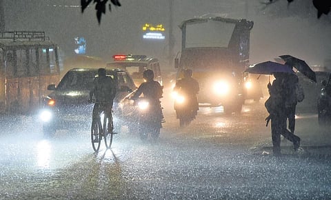 Heavy showers lash Chennai, near Pachaiyappa’s College on Thursday | R Satish Babu