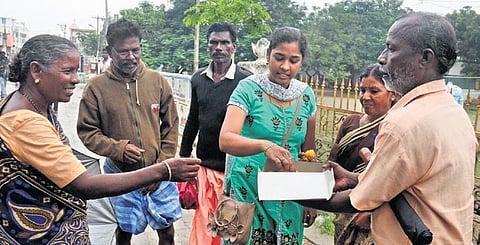 Nalini’s supporters distributing sweets at Brahmapuram in Vellore | S DINESH