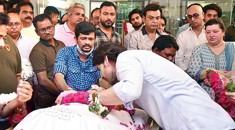 An emotional Mahesh Babu bids good bye to his father and legendary actor Krishna . (Special arrangement)