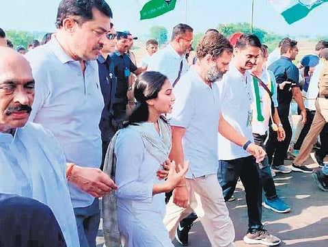 Ex-minister Vijay Wadettiwar’s daughter Shivani with Rahul Gandhi. (File Photo)