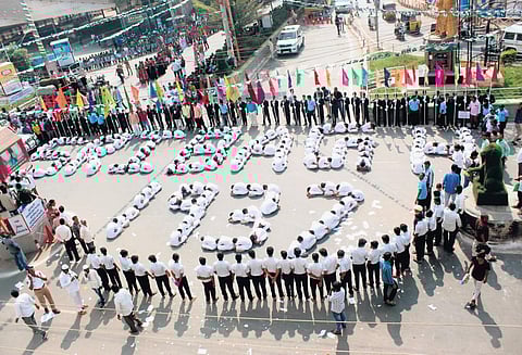 The Rayalaseema Non-Political JAC forms a ‘Maha Human Chain’ in Kurnool on Wednesday to mark the 85th anniversary of the Sri Bagh Pact I Express
