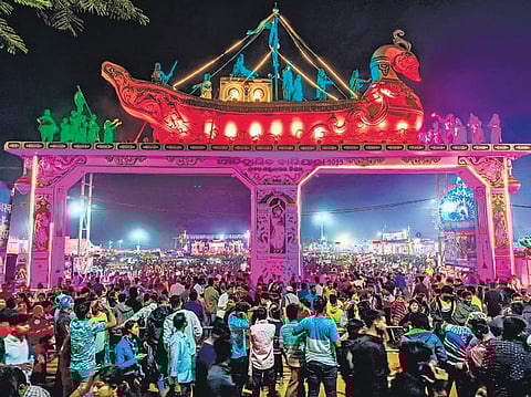 People throng Baliyatra on the last day of the fair in Cuttack | DEBADATTA MALLICK