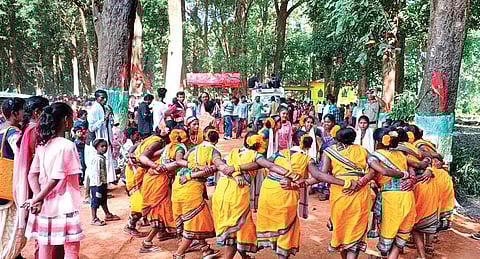Tribal women dancing on the first day of Parab festival