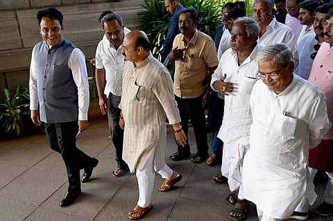 Chief Minister Basavaraj Bommai and IT/BT Minister CN Ashwath Narayan arrive for the cabinet meeting at Vidhana Soudha. (Photo| Nagaraja Gadekal, EPS)