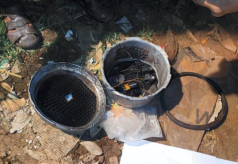 A cooker fitted with detonator, wires and batteries found during the investigation after an explosion in an auto-rickshaw in Mangaluru. (Photo | PTI)