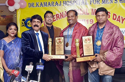 Veteran Olympians pugilist V Devarajan and hockey player Mohammed Riaz being felicitated on Saturday. (Photo | P Jawahar, EPS)