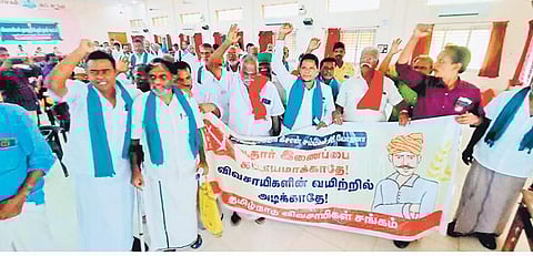 Farmers staging protest during grievance redress meeting in Kumbakonam on Thursday | Express