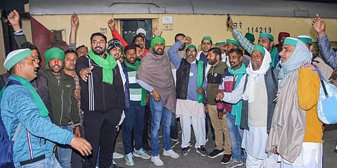 Members of Bharatiya Kisan Union raise slogans before leaving for Lucknow for Raj Bhavan gherao protest and farmers' 'mahapanchayat'. (Photo | PTI)
