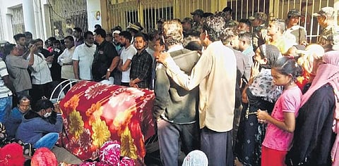 Locals staging dharna with Pintu’s body in front of the collectorate. (Photo I EPS)