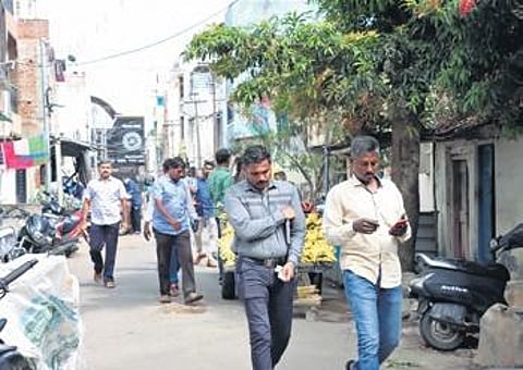 Officials of the National Investigation Agency (NIA) in Ukkadam | Express