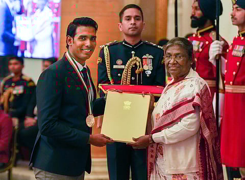 President Droupadi Murmu presents Major Dhyan Chand Khel Ratna Award to table tennis player Sharath Kamal Achanta (Photo | PTI)