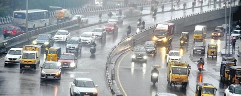 motorists brave rain | Martin lous