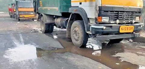 A BBMP garbage truck releases leachate into Varthur Lake