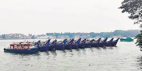 Inboard fishing vessels drift into sea at Vypeen