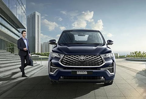 Toyota Innova HyCross.