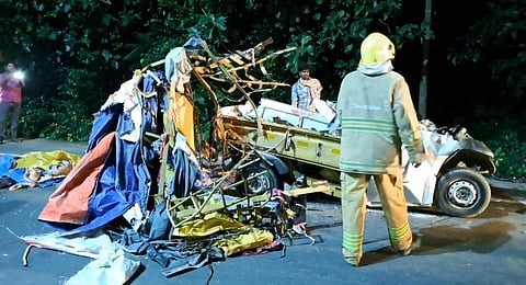 A minivan carrying ten men hit a container truck in Chengelpet. (Express)
